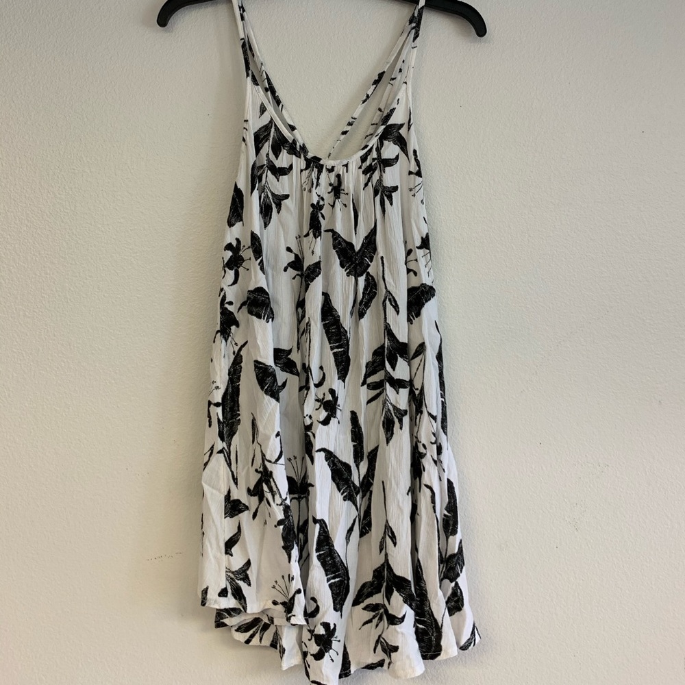 Flowy Roxy Black and White Dress